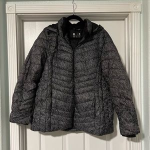 Lightweight women’s puffer coat hip length with removable hood